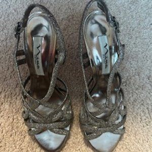 Women's Heels Silver Sparkle Brand: Nina New York Size 6M Heel 3 1/2 Inch